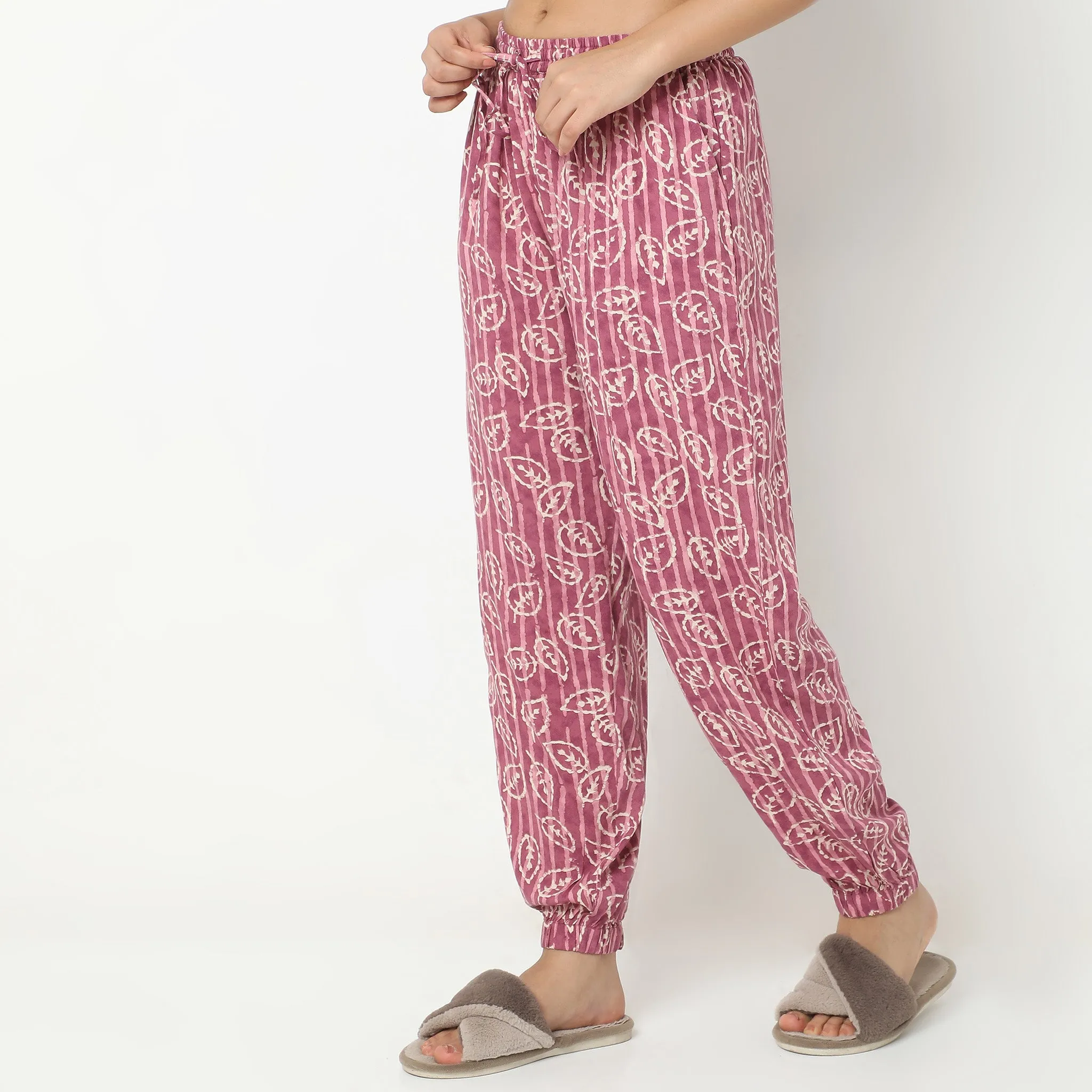 Regular Fit Printed Mid Rise Lounge Joggers